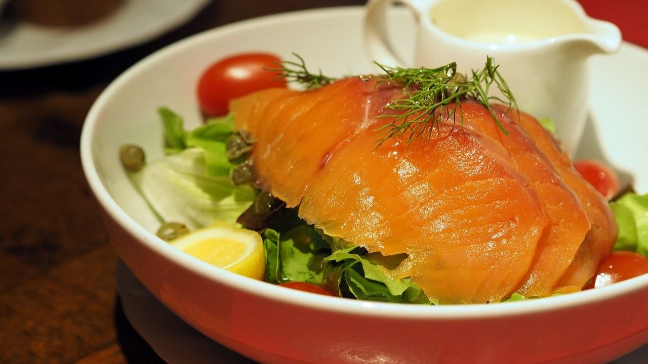 Honey- Harissa Salmon And Vegetables Cooked In One Pan